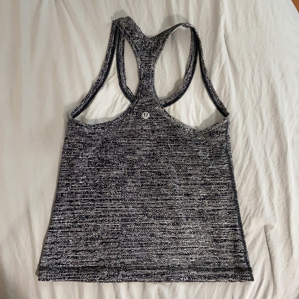 Black and white lululemon top